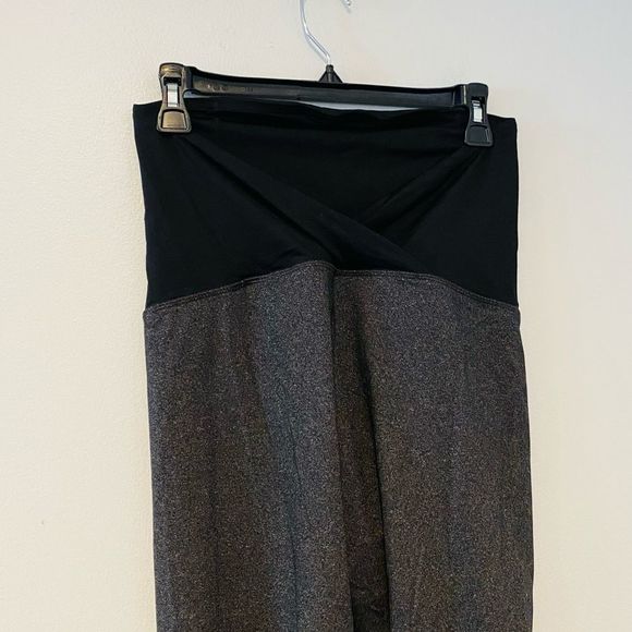 Ingrid & Isabel Maternity Gray Active Leggings with Crossover Panel - Picture 6 of 8
